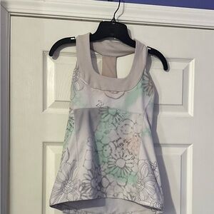 Lululemon Scoop Neck Halter T-Back Tank Top W/Shelf Bra Size 8.